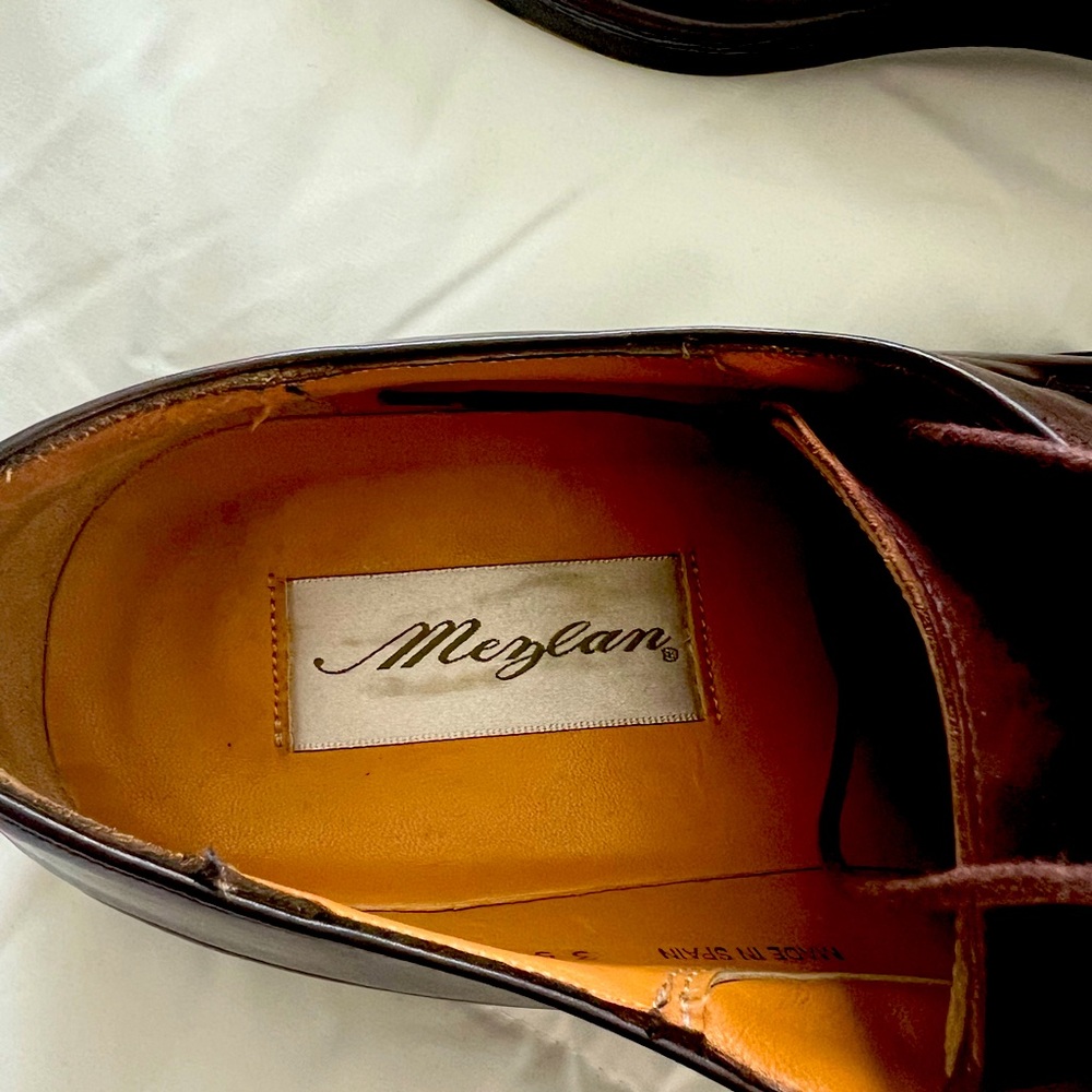 Men’s size 9 1/2 Mezlan medium width brown dress shoe.